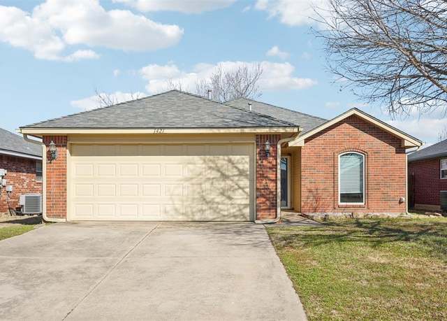 Property at 1421 Glen Ellen Cir, Norman, OK 73071, 3 beds, 2 baths