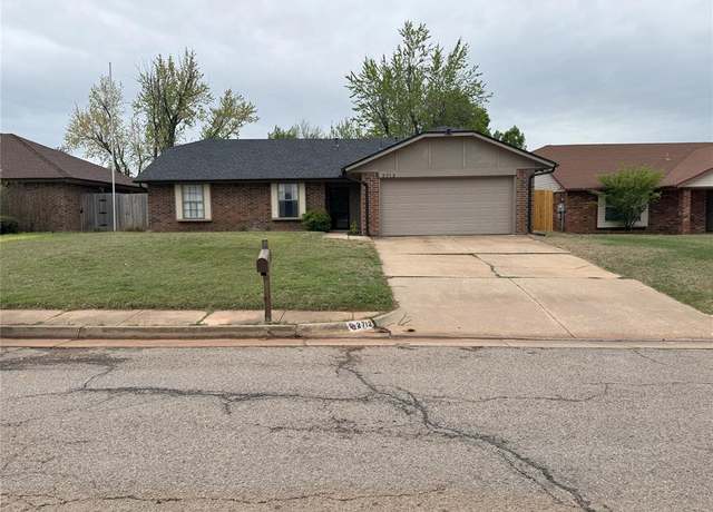 Property at 2712 Summerfield Dr, Edmond, OK 73012, 3 beds, 2 baths