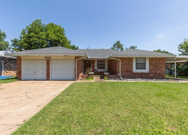 Property at 929 NE 5th St, Moore, OK 73160, 3 beds, 2 baths