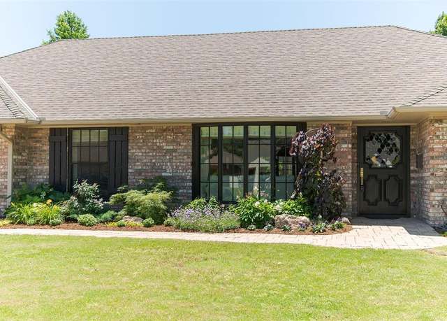 Property at 2924 Hemingford Ln, Oklahoma City, OK 73120, 4 beds, 3 baths