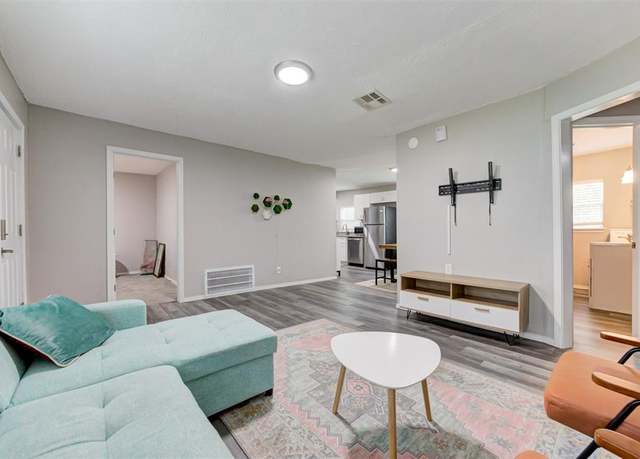 Property at 625 Iowa St, Norman, OK 73069, 3 beds, 1 bath