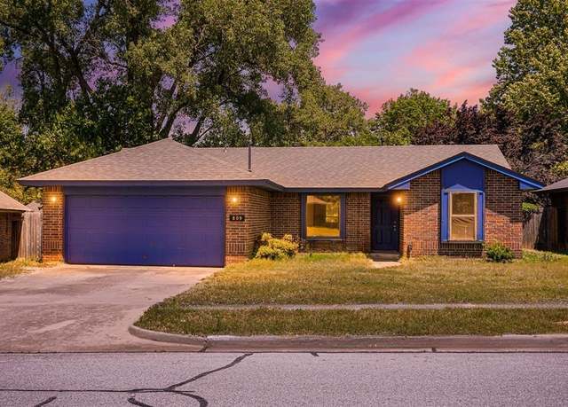 Property at 809 Coopers Hawk Dr, Norman, OK 73072, 3 beds, 2 baths