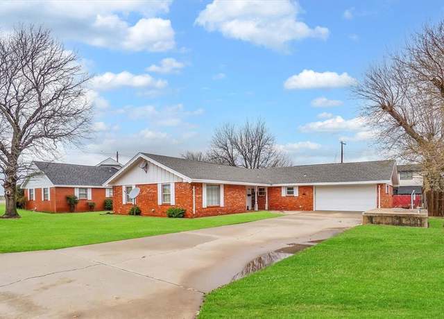 Property at 421 W Madison St, Mangum, OK 73554, 3 beds, 3 baths