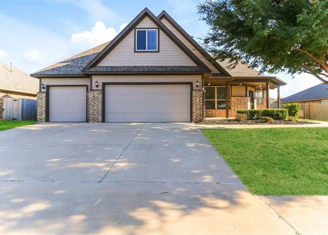 Property at 11312 NW 104th St, Yukon, OK 73099, 3 beds, 2 baths