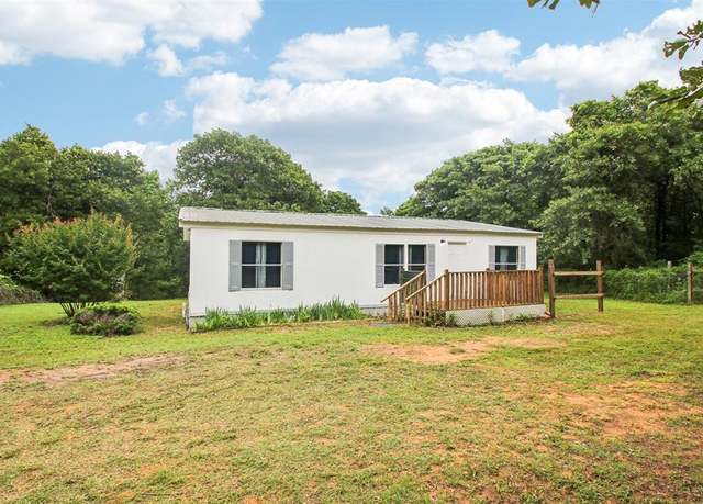 Property at 12900 Raymond King Dr, Moore, OK 73165, 3 beds, 2 baths