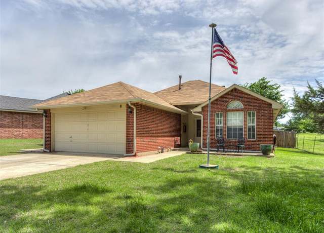 Property at 8 N Greengate Dr, Yukon, OK 73099, 3 beds, 2 baths