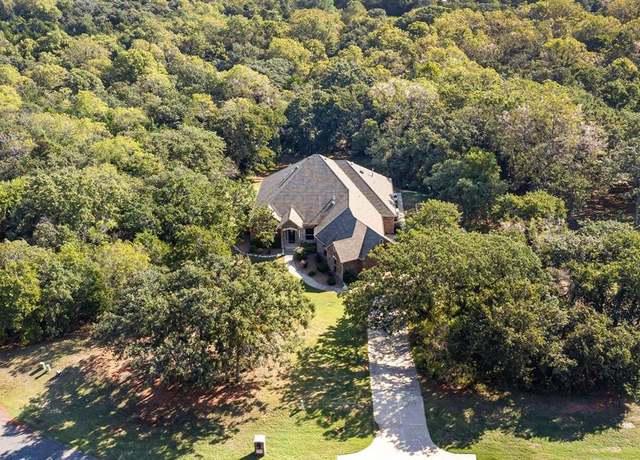 Property at 2105 Oakridge Dr, Norman, OK 73026, 5 beds, 2.5 baths
