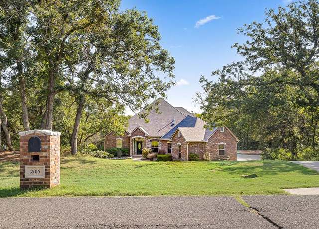 Property at 2105 Oakridge Dr, Norman, OK 73026, 5 beds, 2.5 baths