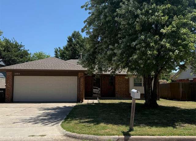 Property at 1004 Newport Ave, Moore, OK 73160, 3 beds, 1.5 baths