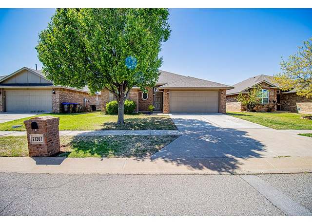 Property at 21207 River Lark Ln, Edmond, OK 73012, 3 beds, 2 baths