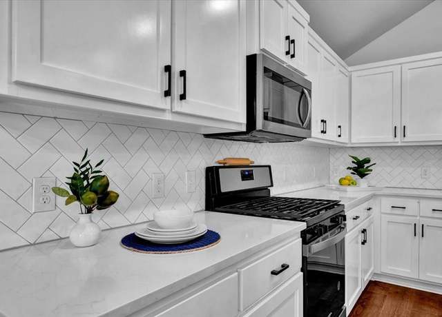 Property at 12824 NW 4th Ter, Yukon, OK 73099, 3 beds, 2 baths