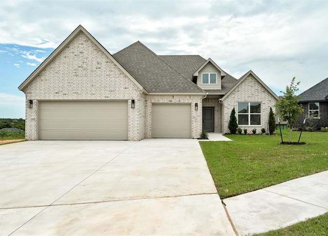 Property at 6024 Kinnick Dr, Edmond, OK 73034, 4 beds, 2 baths