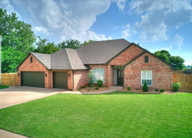 Property at 2900 Sterling Dr, Edmond, OK 73012, 3 beds, 3 baths