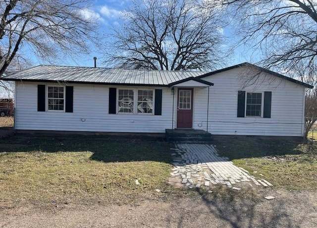 Property at 109 W 4th St, Granite, OK 73547, 3 beds, 1 bath