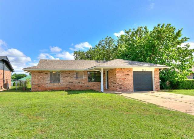 Property at 808 Robin Hill Rd, Edmond, OK 73003, 3 beds, 1.5 baths