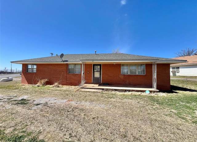 Property at 140 S Main St, Leedey, OK 73654, 3 beds, 2 baths