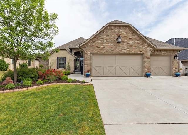 Property at 3040 Hunter Crest Dr, Edmond, OK 73034, 4 beds, 3 baths