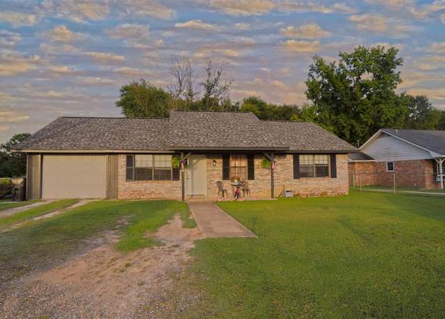 Property at 1602 Lincoln Cir, Idabel, OK 74745, 4 beds, 2 baths
