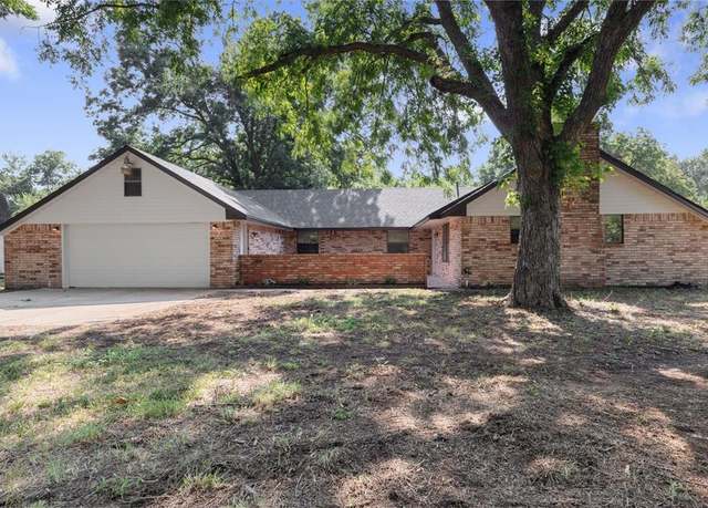 Property at 2 Bobolink, Shawnee, OK 74804, 4 beds, 2 baths