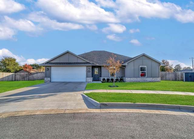 Property at 1005 Avalon Ct, Altus, OK 73521, 4 beds, 2 baths