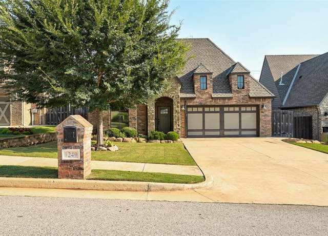 Property at 1249 Chelham Ln, Edmond, OK 73034, 3 beds, 2 baths