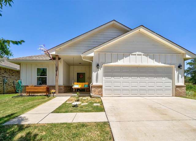 Property at 313 W 3rd St, Arcadia, OK 73007, 3 beds, 2 baths