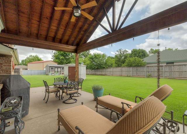 Property at 212 S Brentwood Dr, Oklahoma City, OK 73139, 3 beds, 2.5 baths