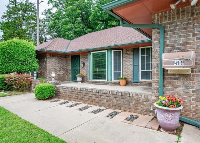 Property at 2704 S Berry Rd, Norman, OK 73072, 3 beds, 2.5 baths