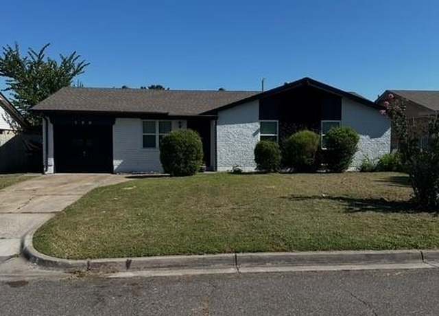 Property at 125 SW 10th St, Moore, OK 73160, 3 beds, 2 baths