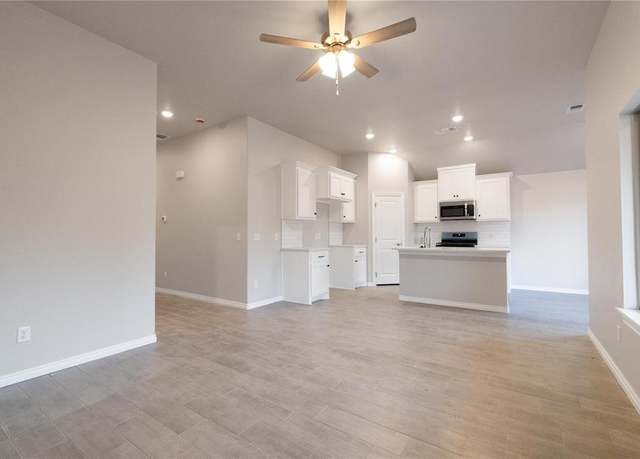 Property at 9233 NW 86th St, Yukon, OK 73099, 3 beds, 2 baths