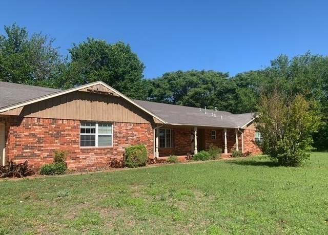 Property at 27 Independence Dr, Elk City, OK 73644, 3 beds, 2.5 baths