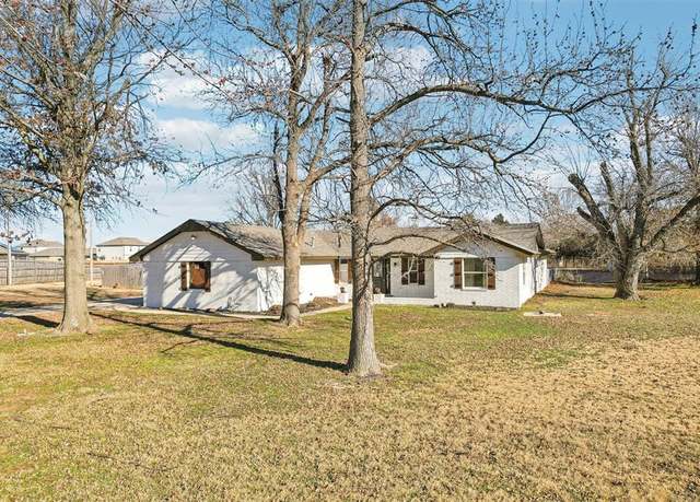 Property at 10400 NW 15th Dr, Yukon, OK 73099, 4 beds, 2.5 baths