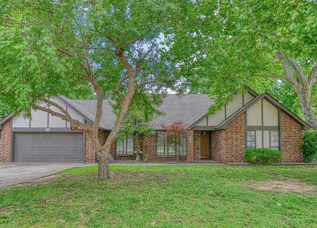 Property at 3720 Brookhollow Dr, Norman, OK 73072, 3 beds, 2.5 baths