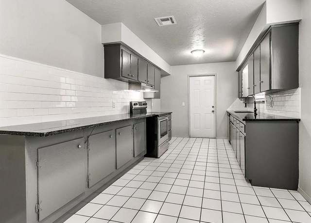 Property at 1800 N Mitchell Dr, Midwest City, OK 73110, 3 beds, 1.5 baths
