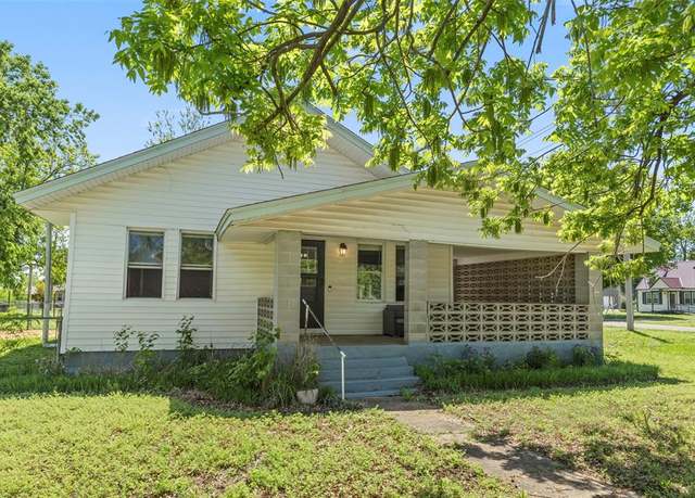 Property at 724 Maple St, Perry, OK 73077, 2 beds, 1 bath