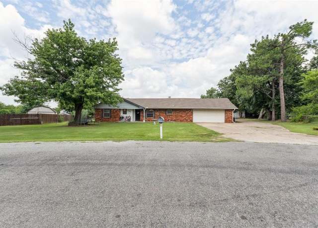 Property at 15325 Arrowhead Dr, Yukon, OK 73099, 4 beds, 3 baths