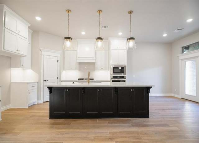 Property at 5632 Prickly Wild Way, Edmond, OK 73034, 4 beds, 2.5 baths