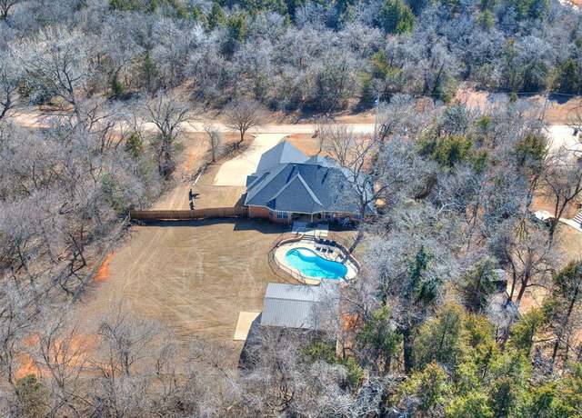 Property at 2950 E University Ave, Guthrie, OK 73044, 4 beds, 2.5 baths