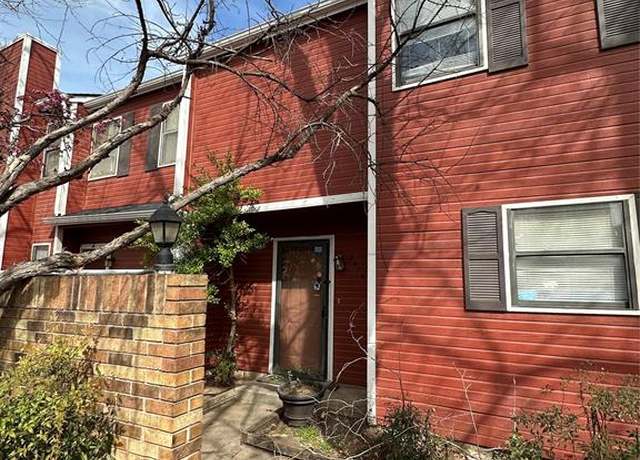Property at 5404 Peachtree Dr, Oklahoma City, OK 73113, 2 beds, 2.5 baths