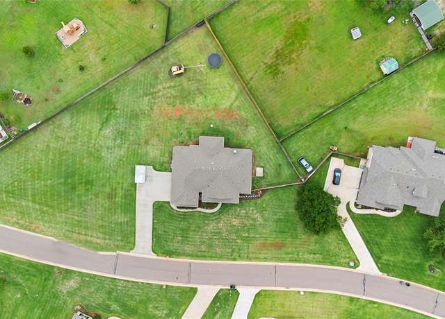 Property at 13640 Ridge View Ln, Edmond, OK 73025, 4 beds, 2.5 baths
