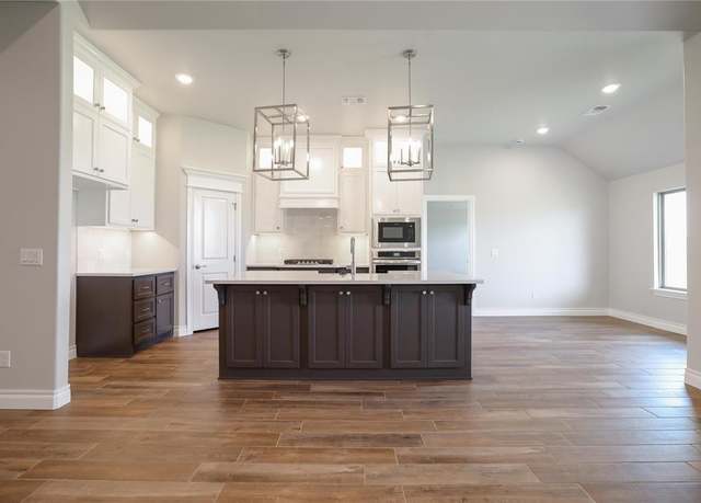 Property at 16100 Coneflower Dr, Edmond, OK 73013, 4 beds, 3 baths
