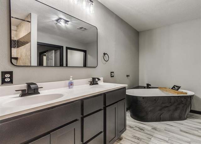 Property at 13401 SE 31st St, Choctaw, OK 73020, 3 beds, 2 baths