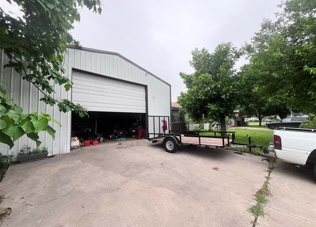 Property at 407 S Norman Ave, Moore, OK 73160, 3 beds, 1.5 baths