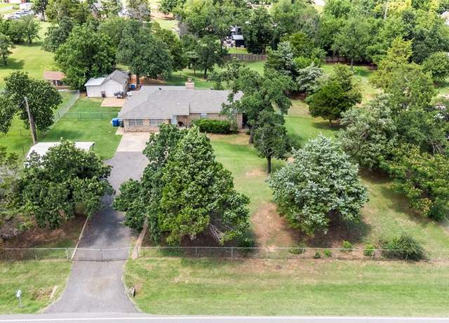 Property at 901 E Covell Rd, Edmond, OK 73034, 3 beds, 2 baths