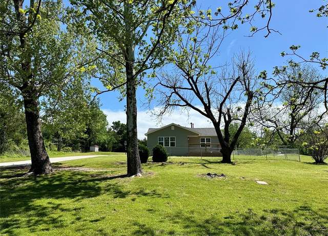 Property at 1923 W Slover Rd, Shawnee, OK 74801, 2 beds, 1 bath