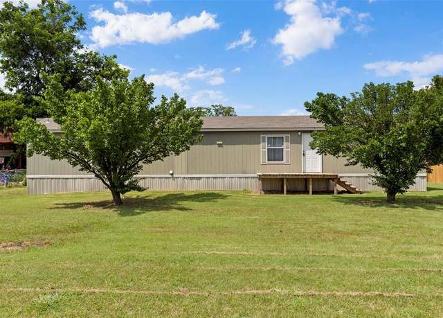 Property at 207 W Grand St, Union City, OK 73090, 2 beds, 2 baths