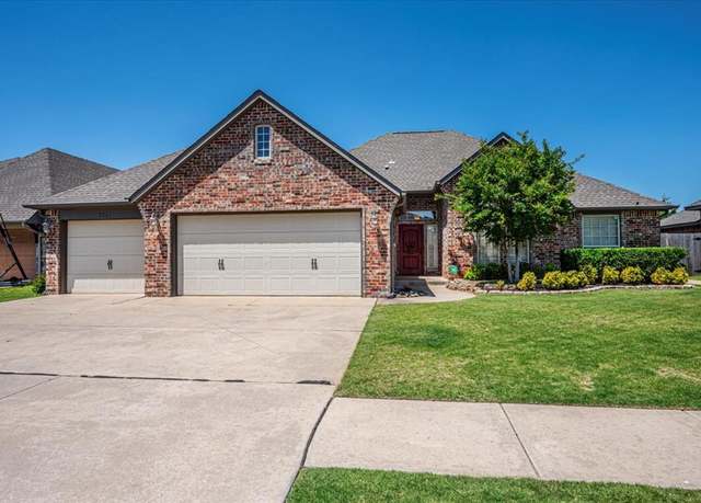 Property at 2213 NW 174th St, Edmond, OK 73012, 3 beds, 2 baths
