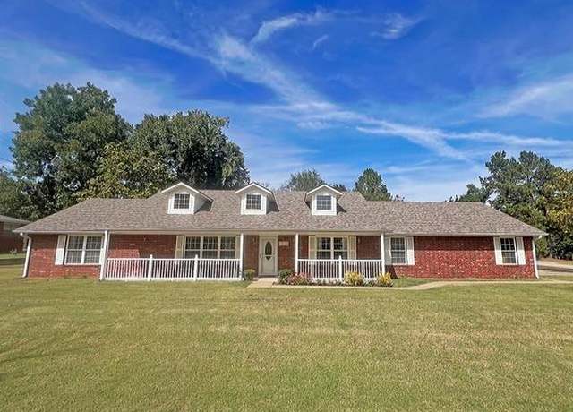 Property at 1001 W Hinchley St, Mcloud, OK 74851, 3 beds, 2 baths