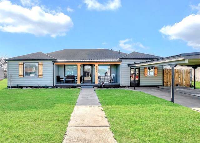 Property at 1116 N West St, Cordell, OK 73632, 4 beds, 2.5 baths