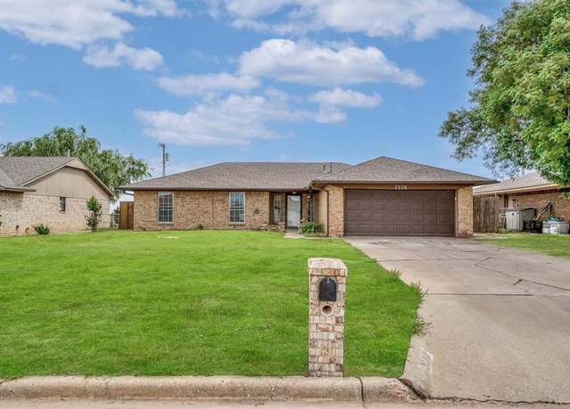 Property at 2108 Galaxy Dr, Altus, OK 73521, 3 beds, 2 baths